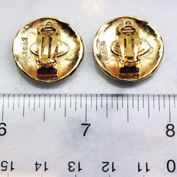 Chanel Lion Medallion Gold Plated Vintage Clip-on Earrings RARE! EUC ~ HOST PICK - Picture 12 of 16